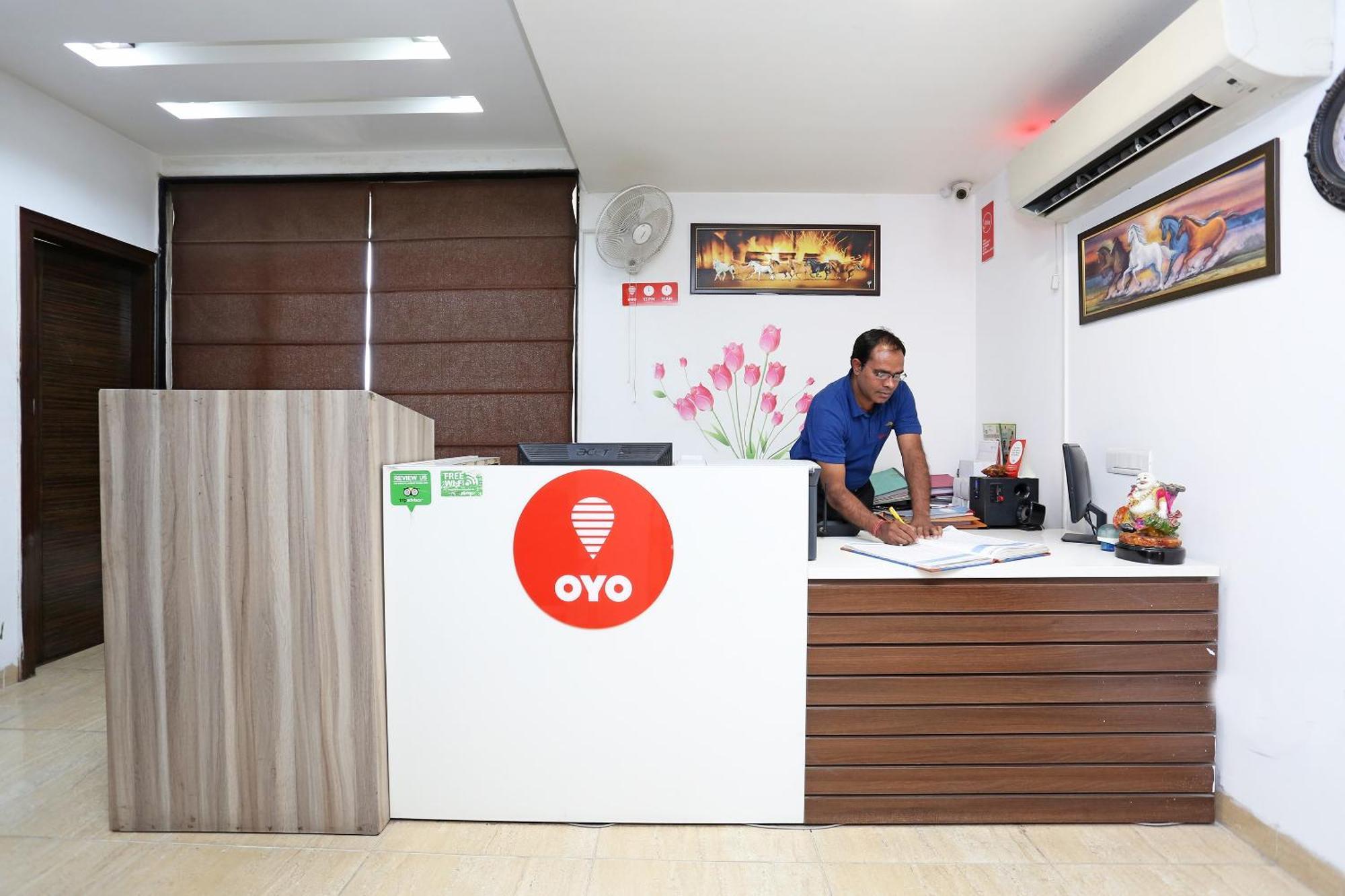 Cyber Inn Γκουργκάον Εξωτερικό φωτογραφία